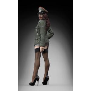 Royal Model: 1/35; German officer girl-WWII (1/35 scale) 3D printed
