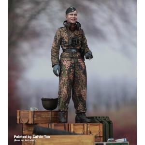 Royal Model: German tanker with cigaret - WWII (1/48 scale) 