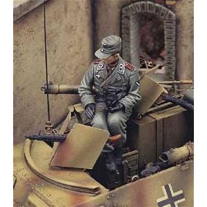 Royal Model: 1/35; carrista tedesco "Herman Goring" -WWII