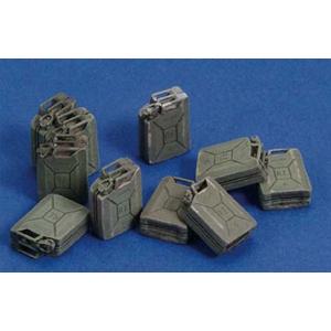 Royal Model: 1/35; Italian Jerrycans (WWII)