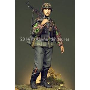 Alpine Miniatures: 1/16; German Infantry with PzB 39
