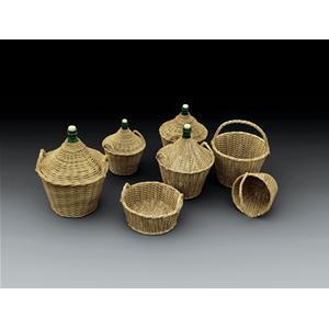 Royal Model: 1/35; Demijohns and wicker baskets