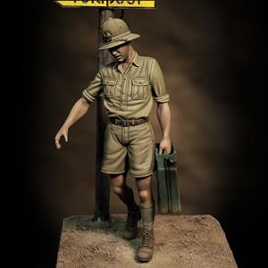 Royal Model: 1/35; Italian soldier with jerry can
