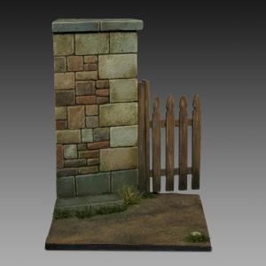 Royal Model: Base with wall and gate (cm 5x5) (1/35-1/32 scale)