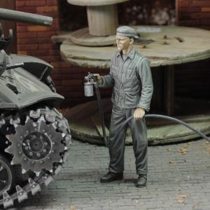 Royal Model: 1/72; Soldato che dipinge - WWII 