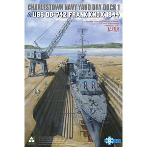 TAKOM MODEL: 1/700; Charlestown Navy Yard Dry Dock 1 & USS Dd-742 Frank Knox 1944