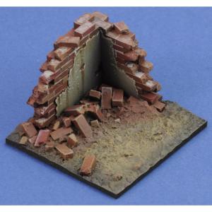 Royal Model: 1/35; Base with ruined wall cm.4x4 No.10 