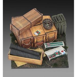 Royal Model: Base with 105 mm Ammo with Cases (1/35 scale) cm4x4