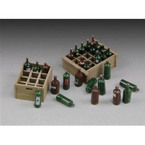 Royal Model: 1/35; Wine bottles and crates