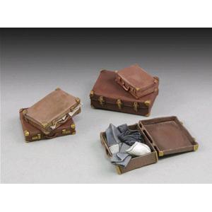 Royal Model: 1/35; Assorted suitcases